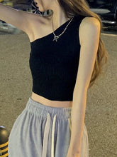 Geripptes, kurzes One-Shoulder-Tanktop aus Strick