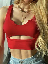 Kurzes Tanktop mit einfarbigem Cut-out