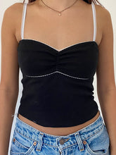 Kurzes Cami-Top mit Vintage-Spitzenbesatz