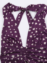 Top corto de malla con cuello halter y estampado de corazones