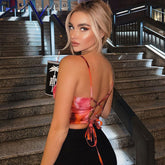 Kurzes Korsett-Top mit abstraktem Batikmuster und Schnürung hinten und Bügeln - Rot