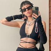 Verführerisches Einfarbiges Neckholder-Crop-Top mit Handschuhschnallenbesatz - Schwarz