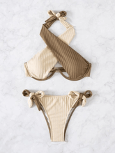 Geripptes Bikini-Set mit überkreuzten Farbblöcken