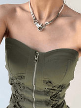 Trägerloses Korsett-Top mit Schnürung und überkreuztem Design