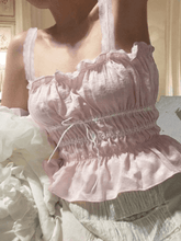 Kurzes Camisole-Top mit Spitzensaum und Raffung