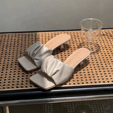 Pantuflas de punta cuadrada fruncida Sisilia