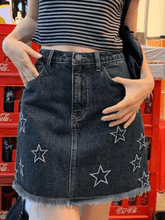Mini-Jeansrock mit Distressed-Stern-Stickerei
