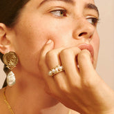 Anillo abierto con tachuelas y cuentas perladas - Oro