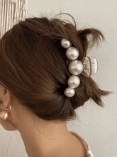 Pinza para el pelo grande con decoración de perlas