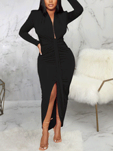 Maxikleid mit tiefem V-Ausschnitt, gerüschtem Schlitz