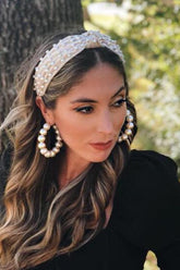 Diadema de perlas con nudo de terciopelo