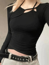 Top negro de manga larga con corte irregular