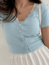 Geripptes Crop-Top mit Spitzenbesatz