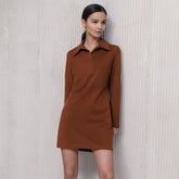Minivestido de manga larga con cuello en punta - Marrón