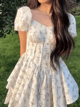 Minikleid mit Blumenmuster und Puffärmeln im Korsett-Stil