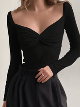 Top corto de manga larga con fruncido en color liso