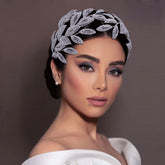 Diadema pequeña con hojas brillantes y cristales de imitación - Plateada