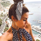 Pendientes de aro grandes plisados con brillantes tachuelas de diamantes de imitación - Dorados