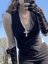 Top tipo corsé con botones y rayas diplomáticas y cuello en V