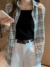 Blusa vintage de cuadros con botones y manga larga