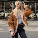 Chaqueta vintage de piel de oveja con bolsillo de parche y manga larga - Marrón