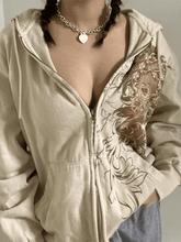 Kapuzenpullover mit Reißverschluss und Blumengrafik im Vintage-Stil