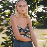 Vintage Gestreiftes Trägerloses Crop-Stricktop Mit Twist-Frontausschnitt - Blau