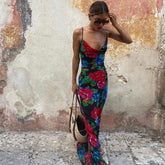 Vestido largo estilo vintage con cuello vuelto y estampado floral - Negro