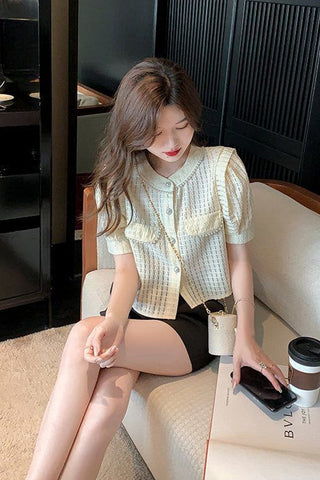 Camisa linda de manga corta con cuentas de perlas 