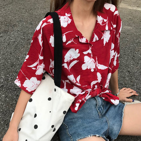 Blusa de manga corta con estampado floral rojo 