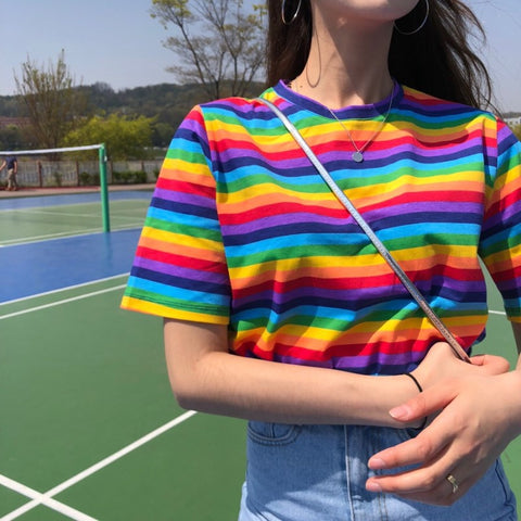 Camisa holgada de cuello redondo con rayas arcoíris 