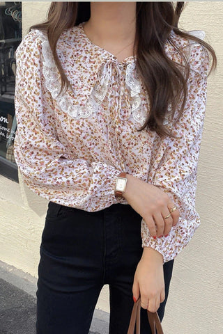 Blusa de manga larga con cuello Peter Pan y estampado floral