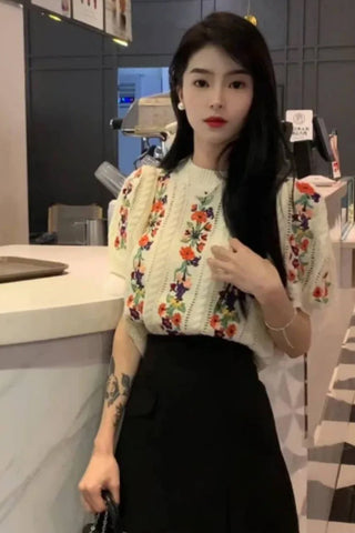 O-Neck Elegant Flower Embroidered Knitted Shirts