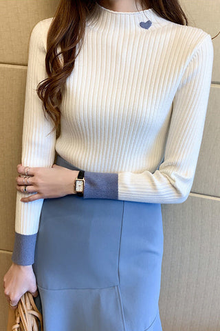 Camisas de punto ajustadas con estampado de amor y cuello alto medio 