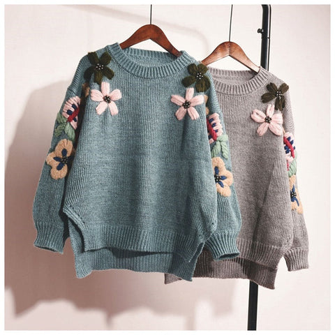 Eleganter Strickpullover mit Blumenstickerei 