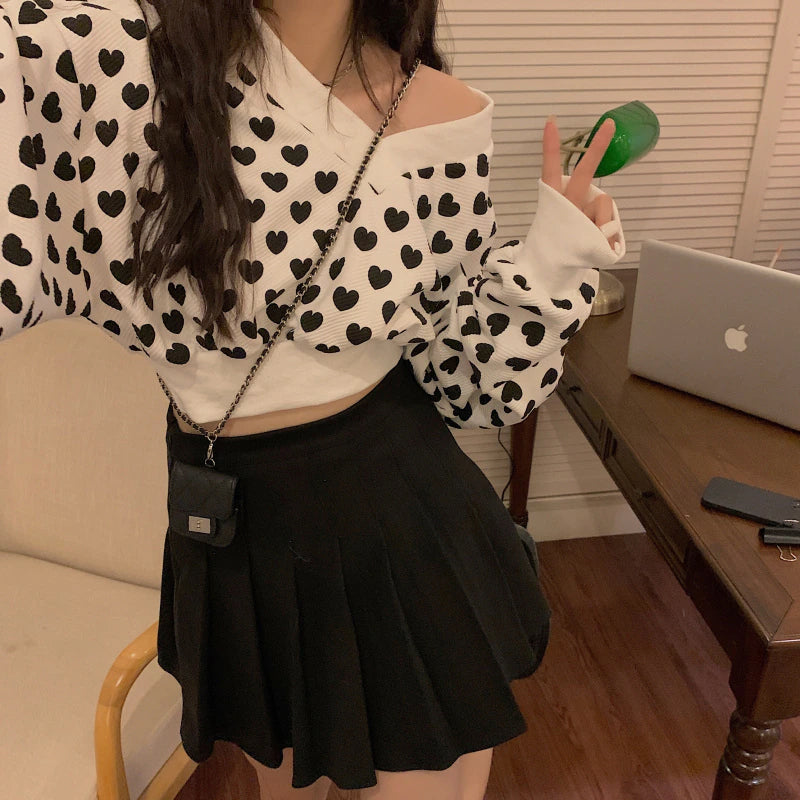 V-Neck Heart Printed Cropped Sweater