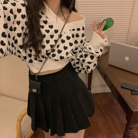 V-Neck Heart Printed Cropped Sweater