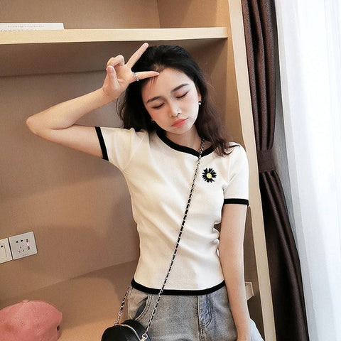 Daisy Flower Pocket Embroidered Knitted Slim Shirt