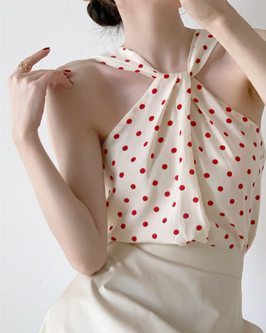 Elegante top corto con cuello halter y estampado de lunares 