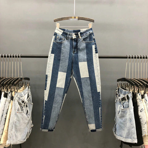 Jeanshose mit hoher Taille und geometrischen Einsätzen