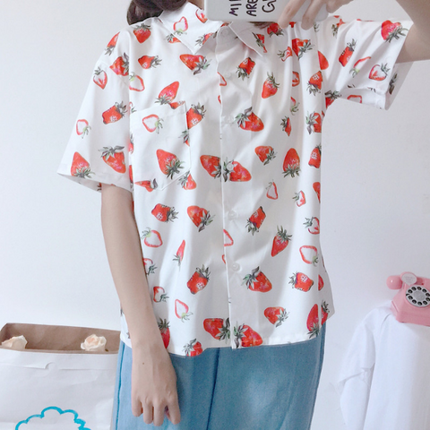 Camisa vintage con estampado de fresas