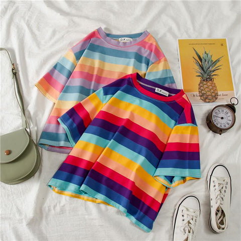 Camisa corta con rayas de arcoíris 
