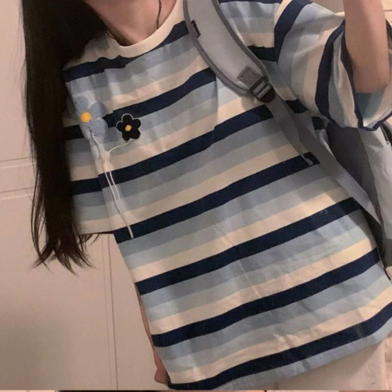Camisa holgada informal a rayas con bordado de margaritas en el bolsillo 