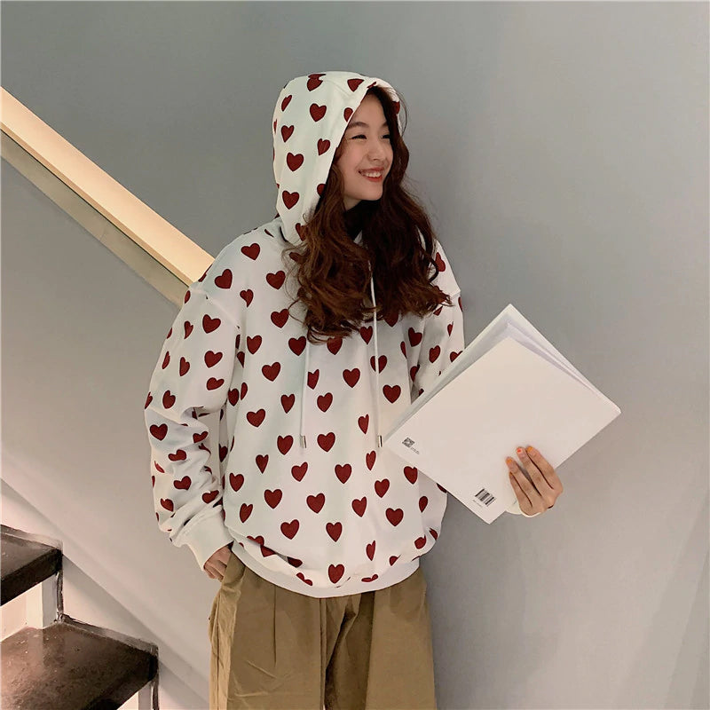 Sudadera con capucha estampada con estampado de corazones 