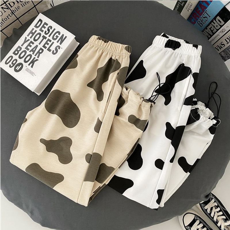 Pantalones deportivos anchos con estampado de vaca lechera