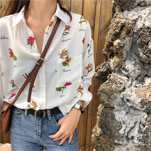 Camisa con estampado de flores retro