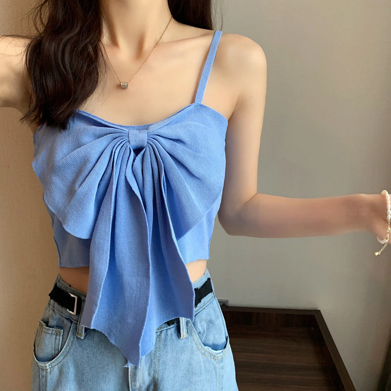 Rückenfreies Camisole-Crop-Top mit Schmetterlingsknoten und Fliege 