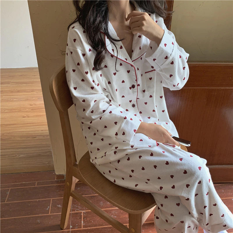 Conjunto de pijama de 2 piezas con estampado completo de corazones 