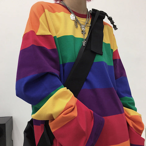 Lockeres Oversize-Shirt mit Regenbogenstreifen