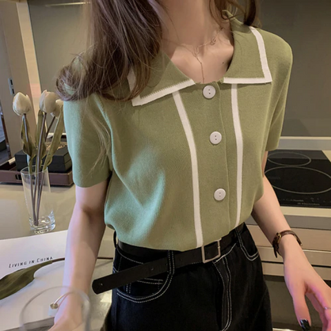 Schmales Poloshirt mit vertikalen Strickstreifen